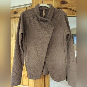 Indyeva quilted wrap top